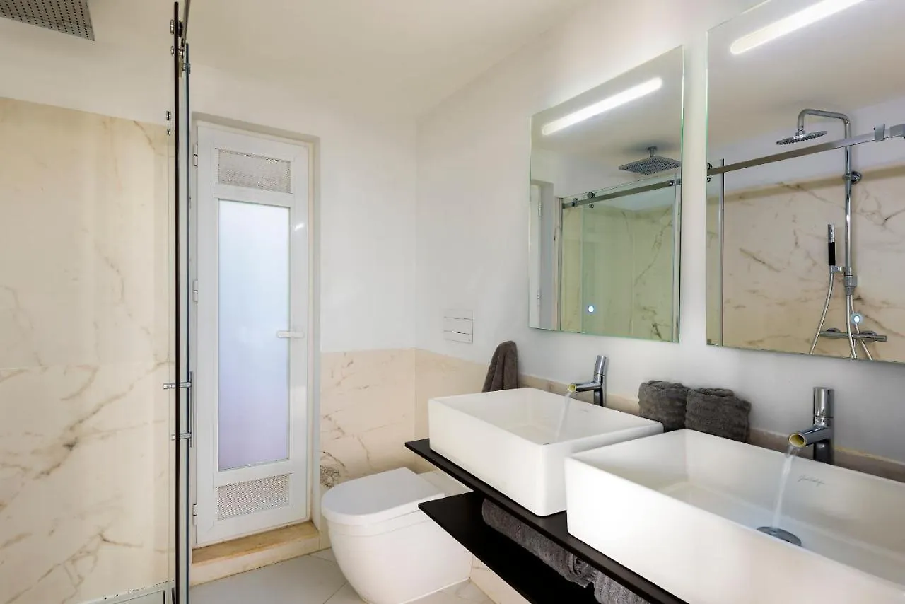 Alohamundi Adriano Apartment Seville